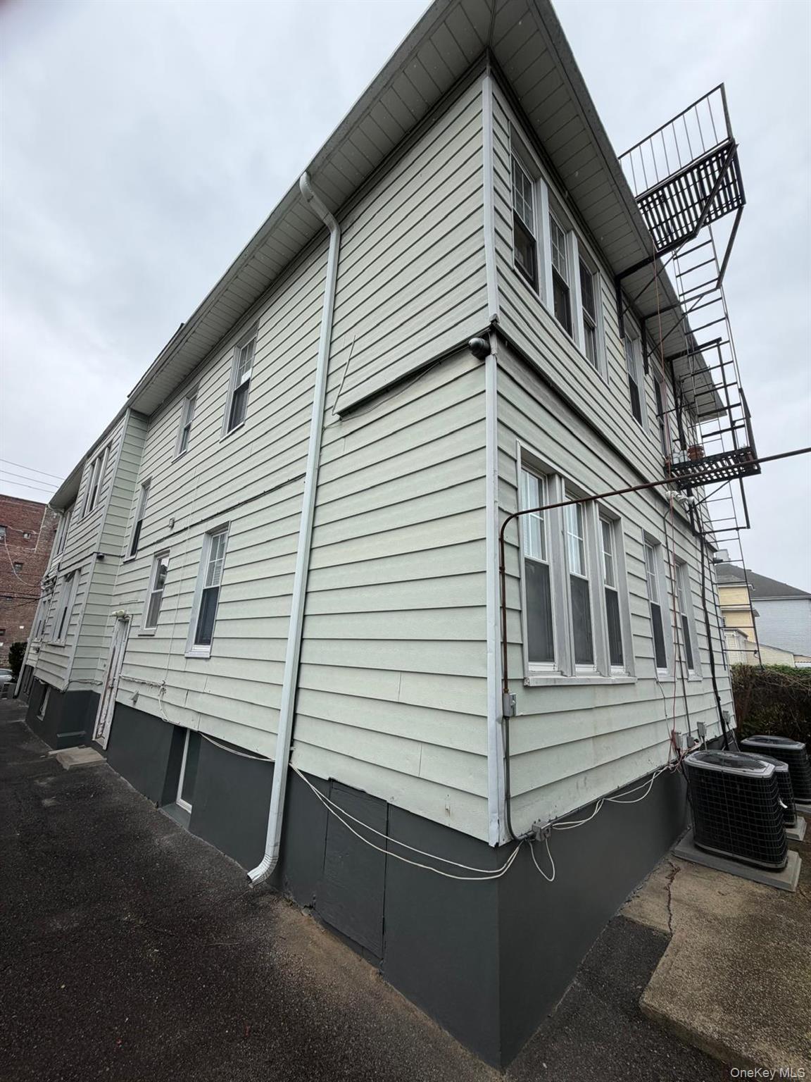 279 S Columbus Avenue Property Photo 4