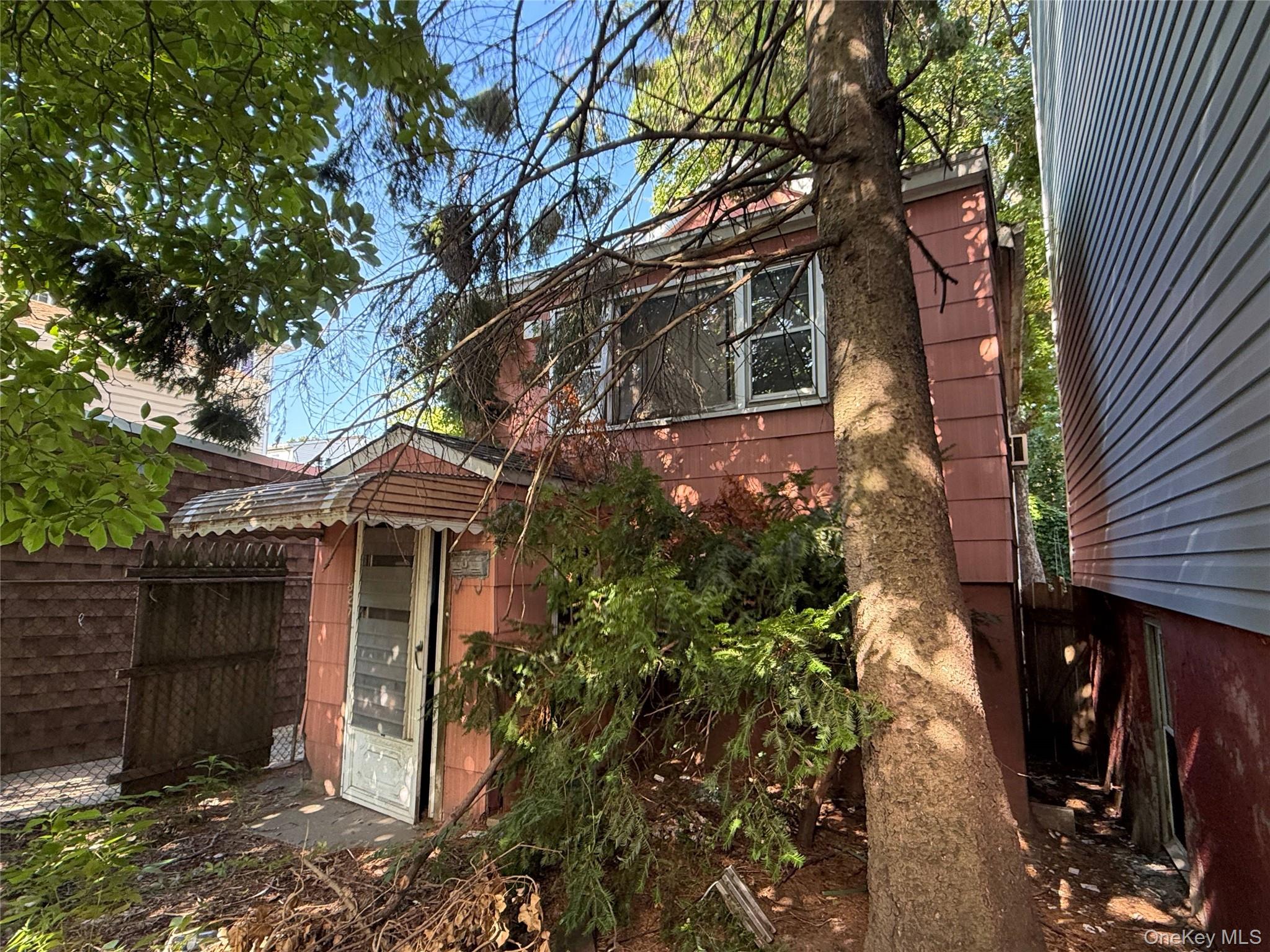 827 Pine Street Property Photo 2
