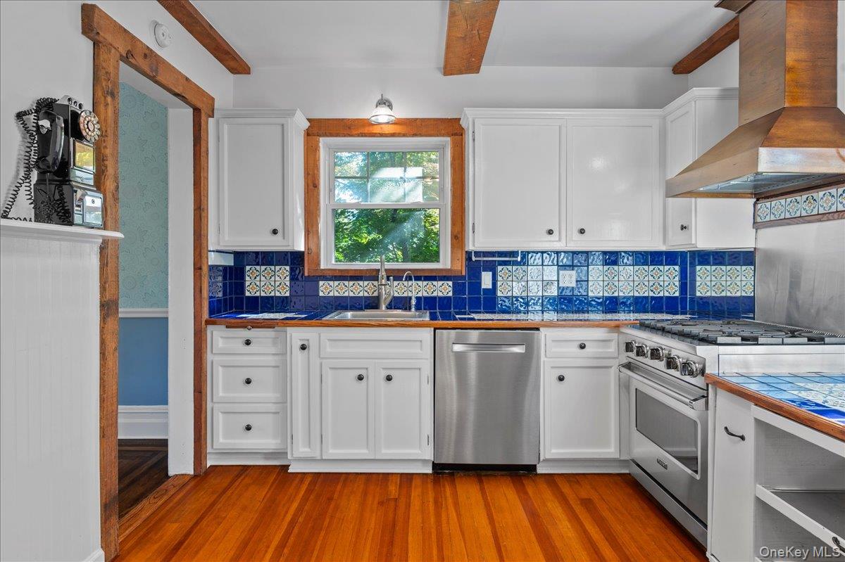 7 Thompson Street Property Photo 18