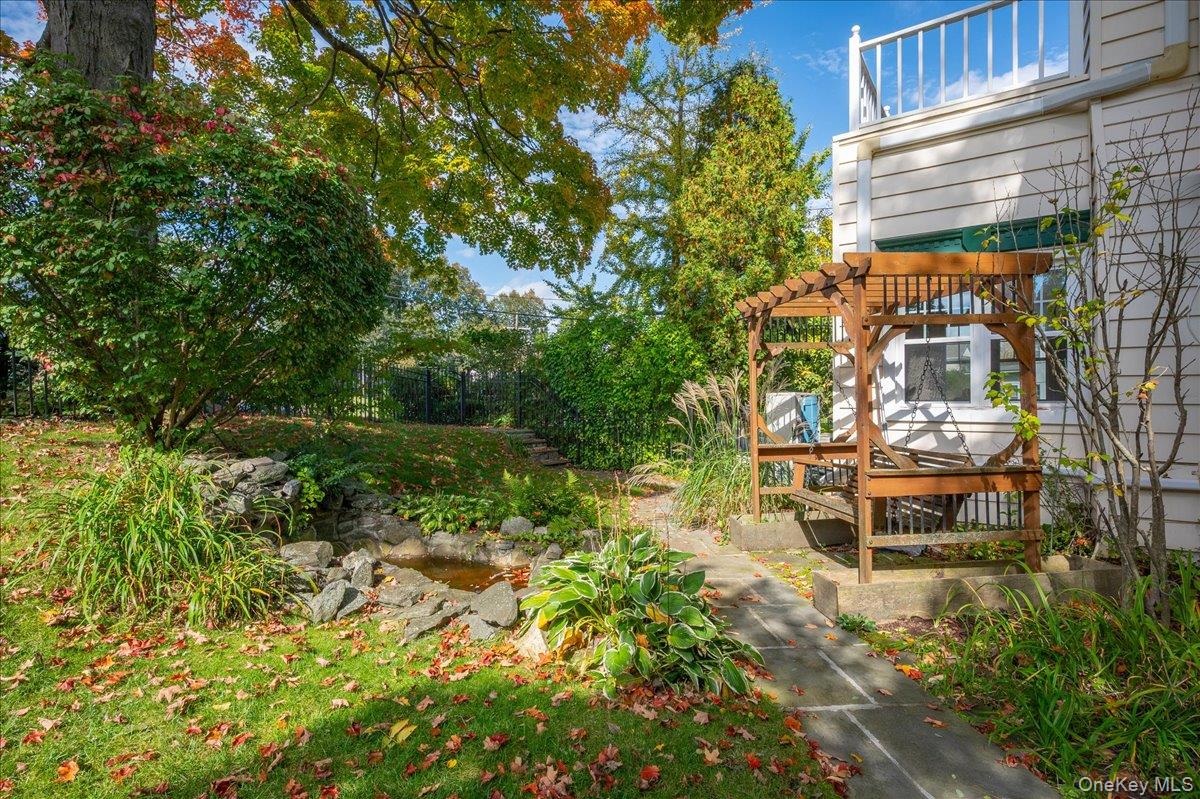 7 Thompson Street Property Photo 32