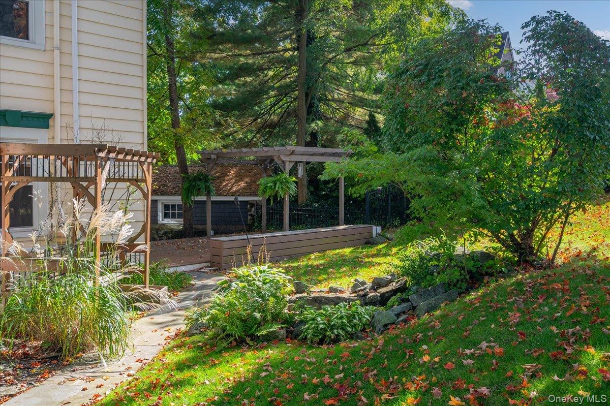 7 Thompson Street Property Photo 34