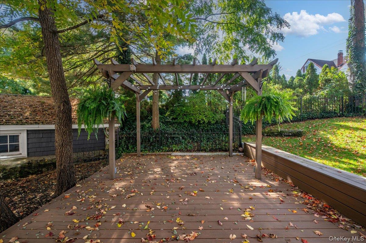 7 Thompson Street Property Photo 35