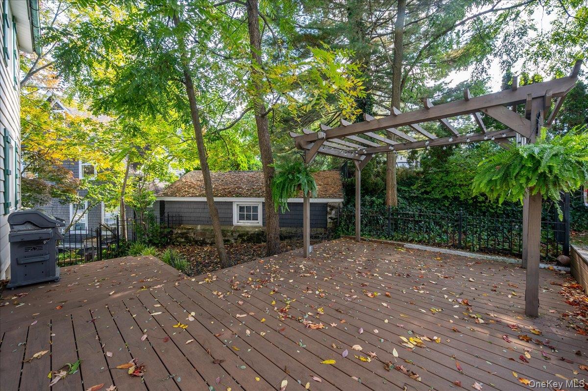 7 Thompson Street Property Photo 36