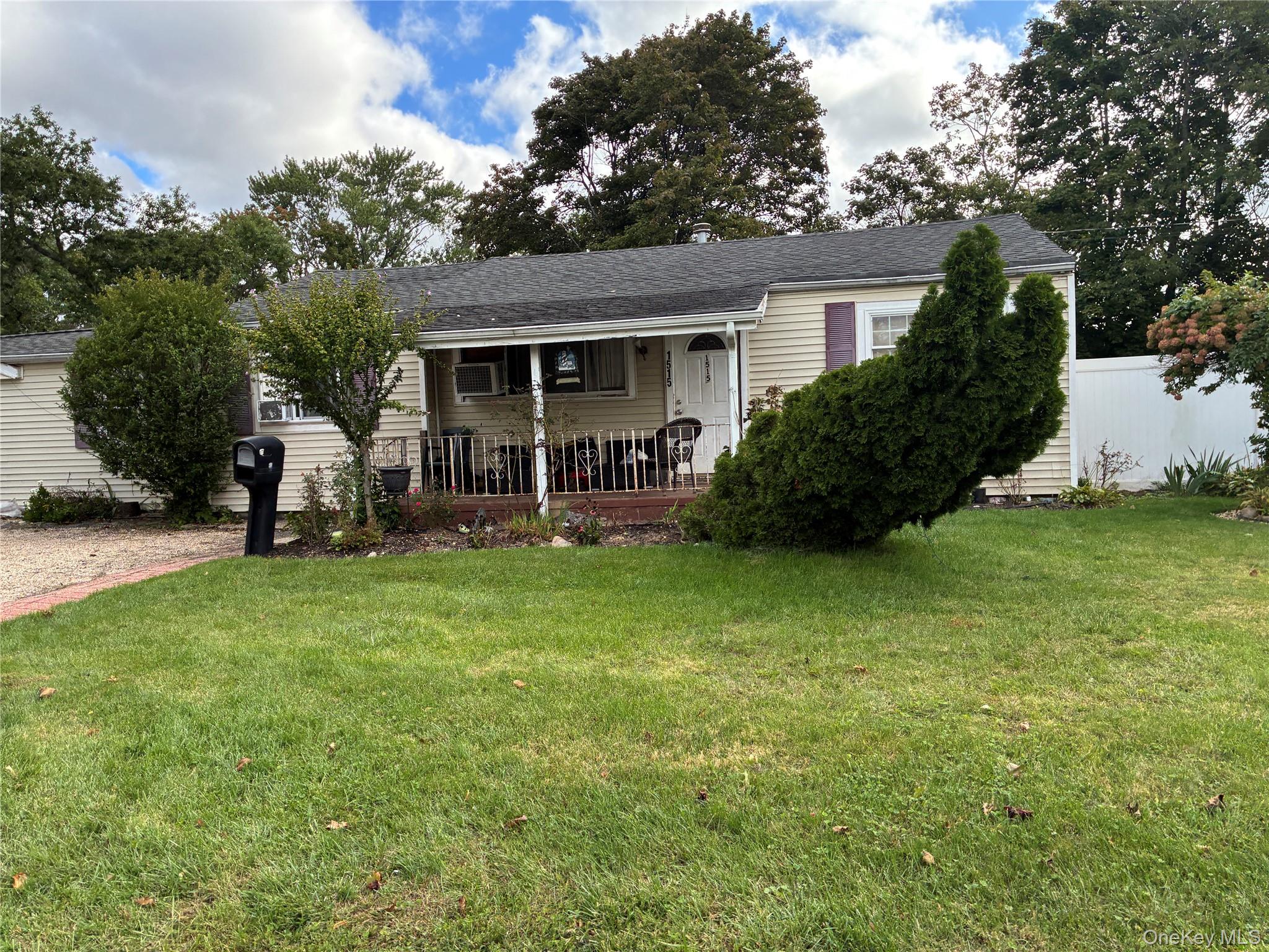 1515 Emkay Street Property Photo 2