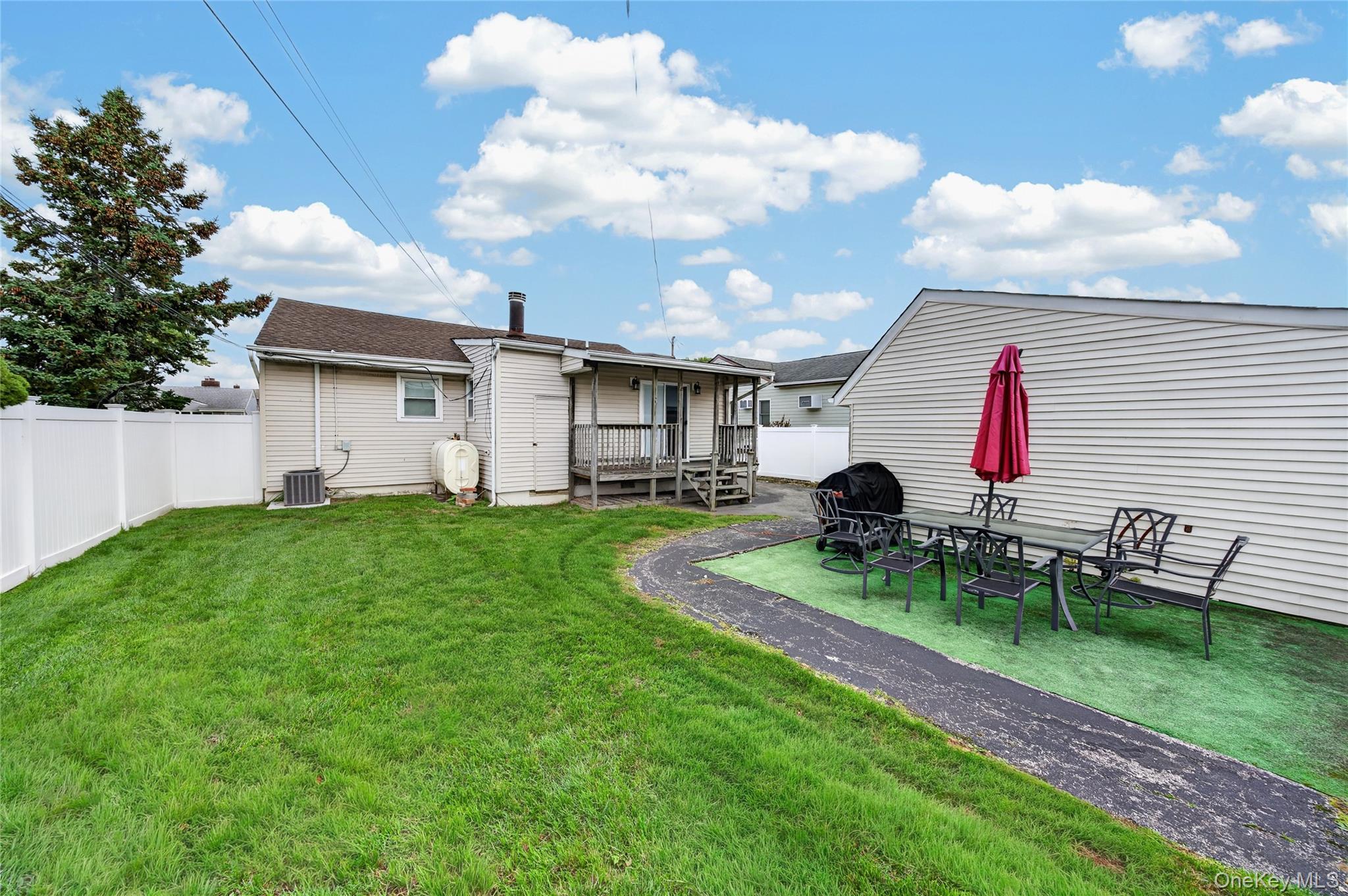 33 Hubbard Avenue Property Photo 13