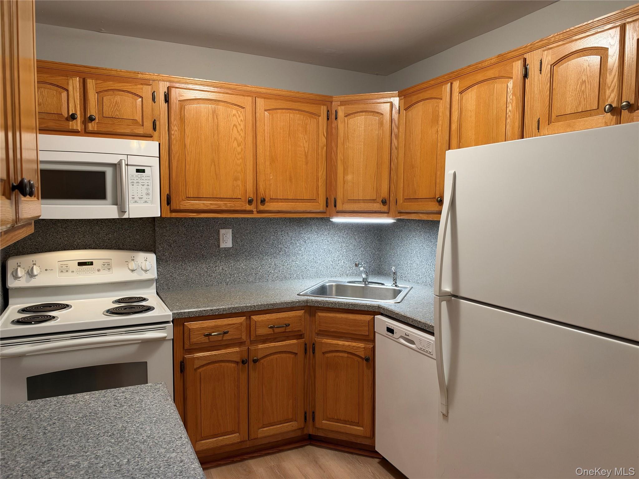 405 Woodbridge Drive D Property Photo 5