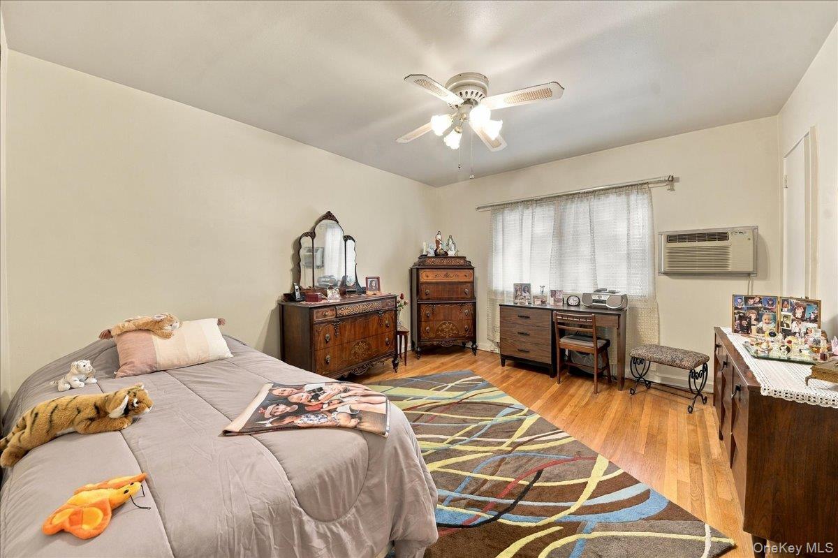 1912 Hone Avenue Property Photo 2