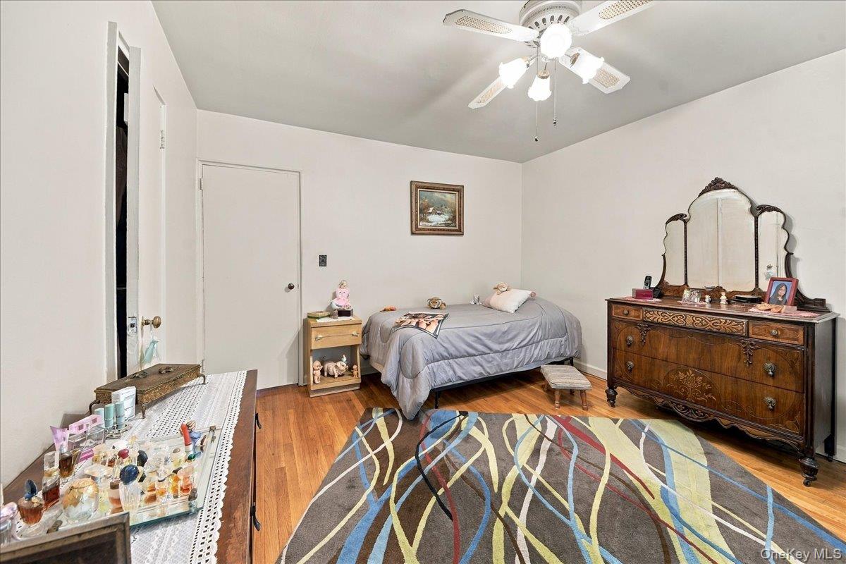 1912 Hone Avenue Property Photo 3