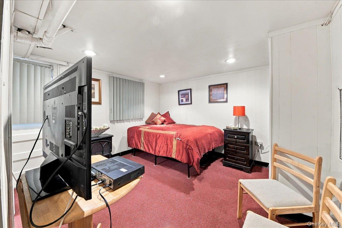 1912 Hone Avenue Property Photo 4