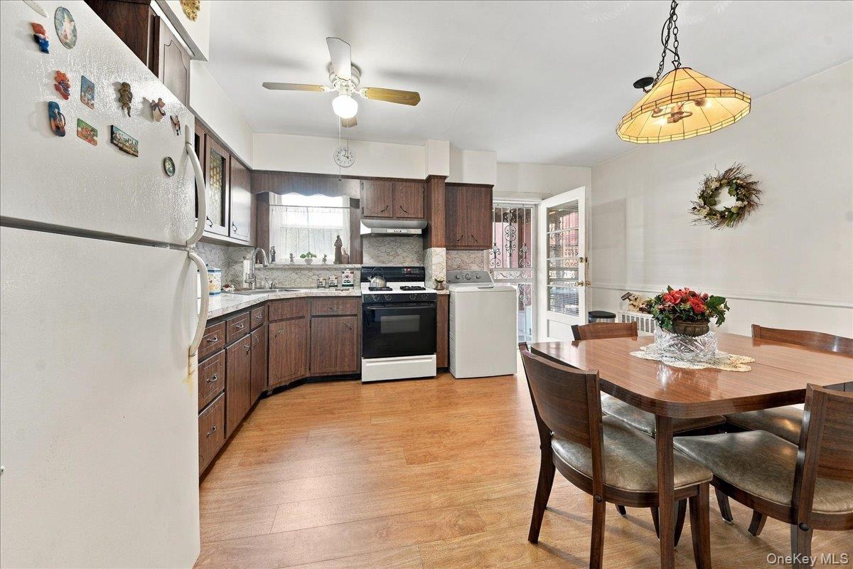 1912 Hone Avenue Property Photo 9