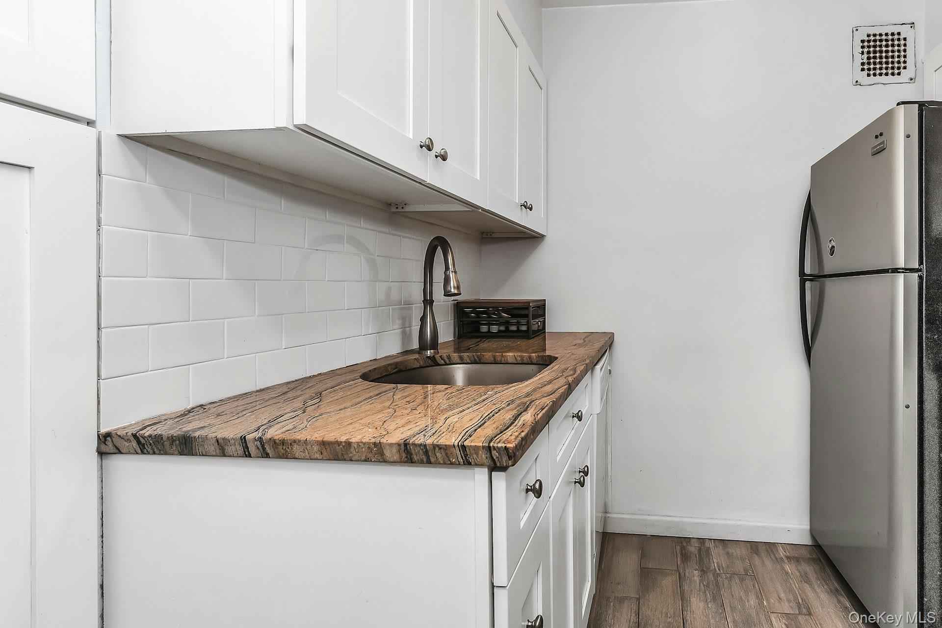840 Shore Road 3 E Property Photo 10
