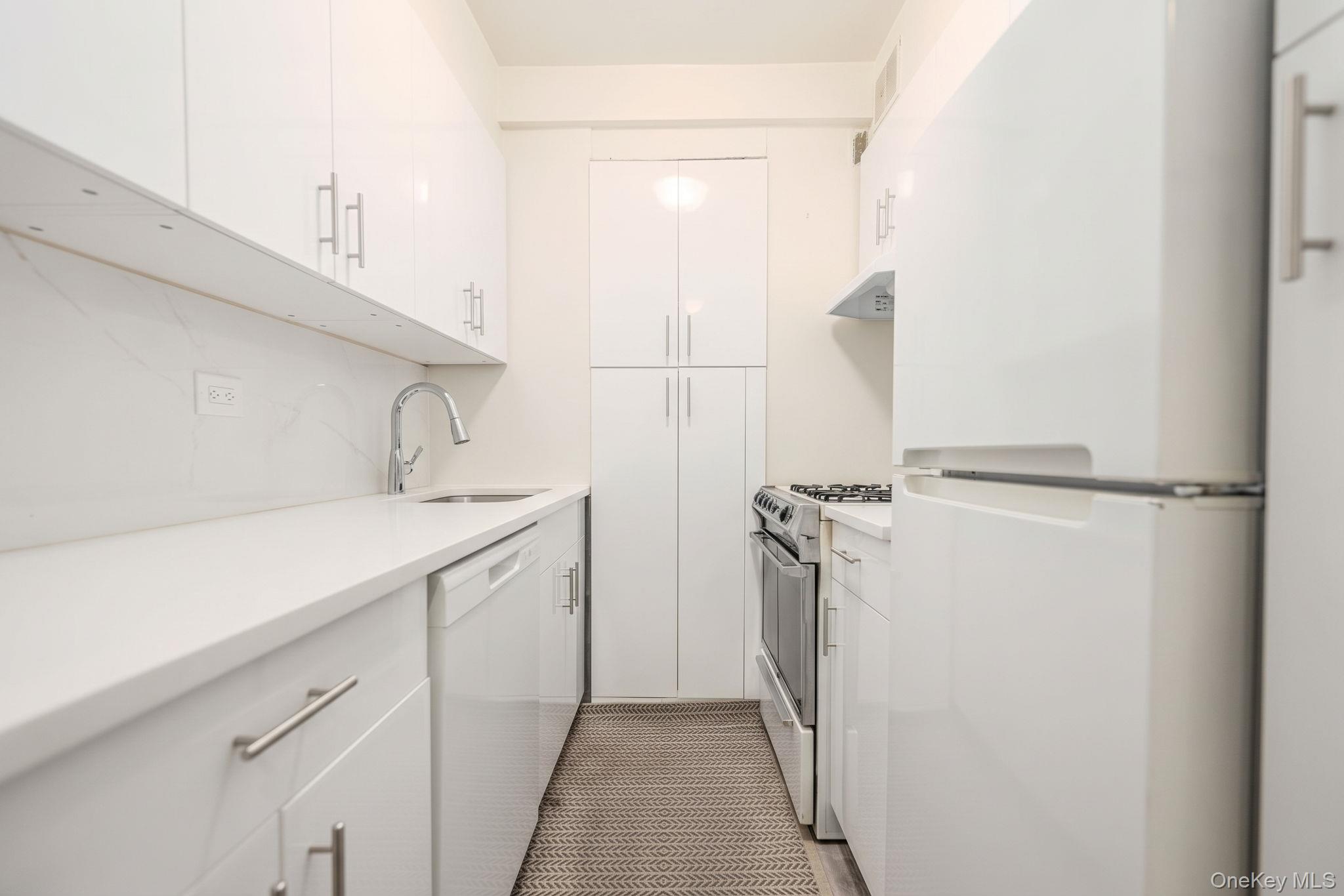 141 E 55th Street 4h Property Photo 4
