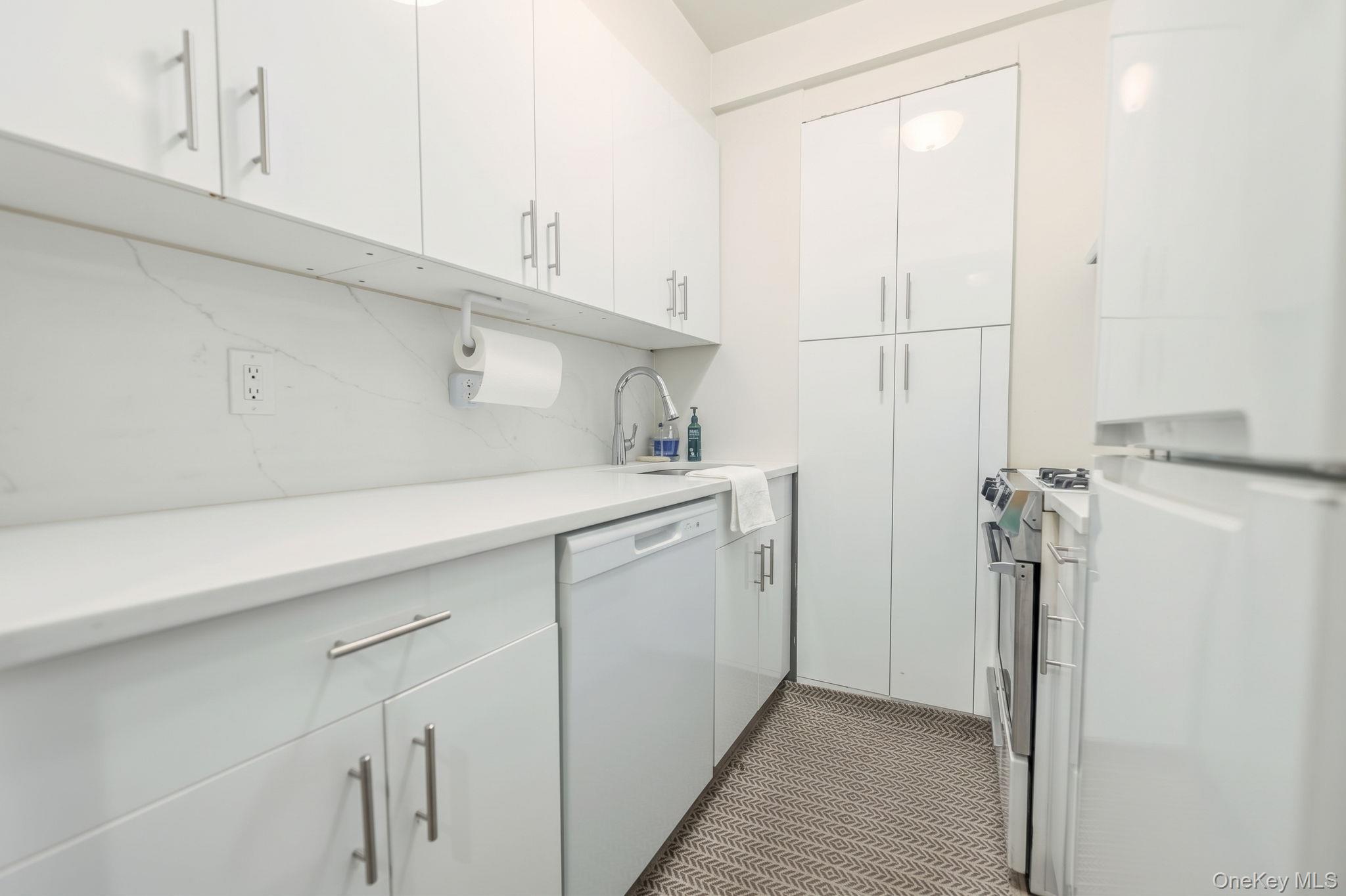 141 E 55th Street 4h Property Photo 5