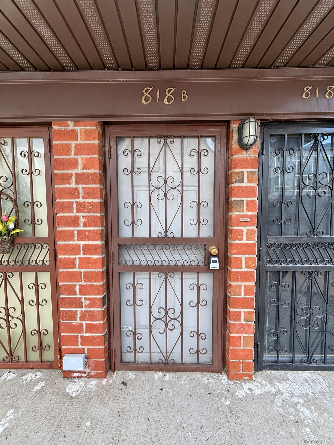 818 Trinity Avenue B Property Photo 2