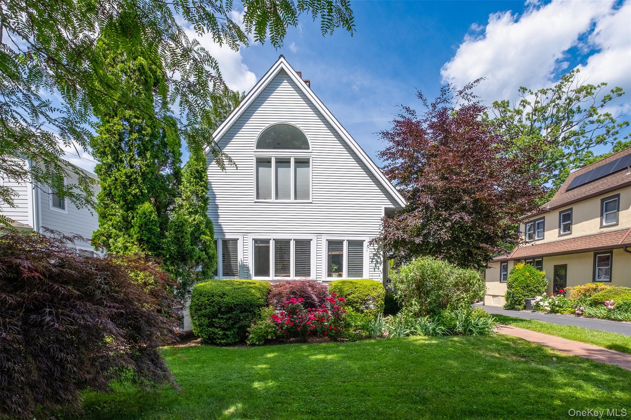 217 Larchmont Avenue Property Photo 3