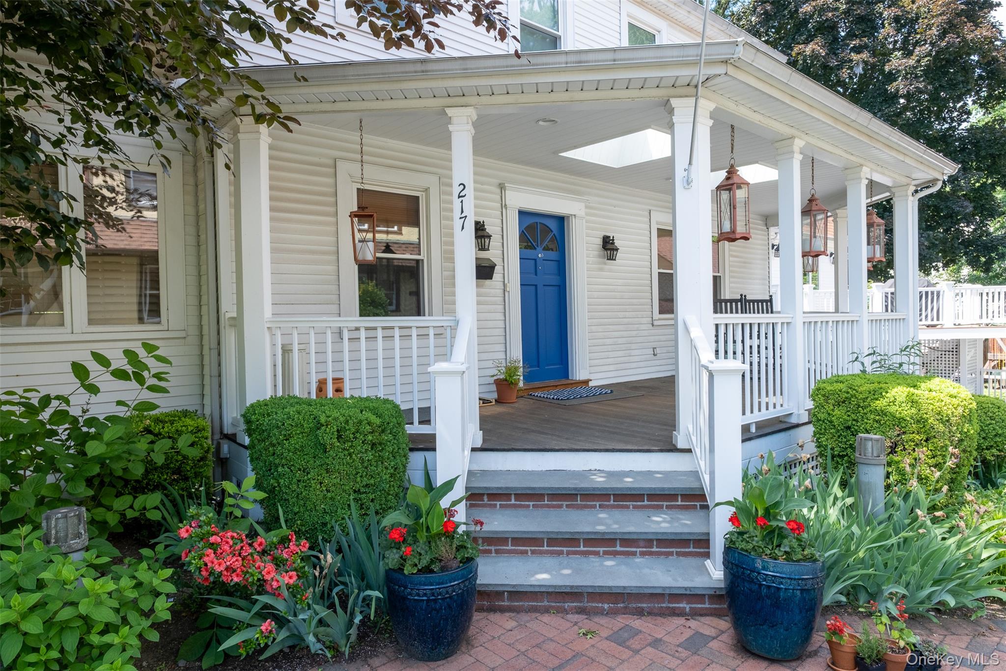 217 Larchmont Avenue Property Photo 4