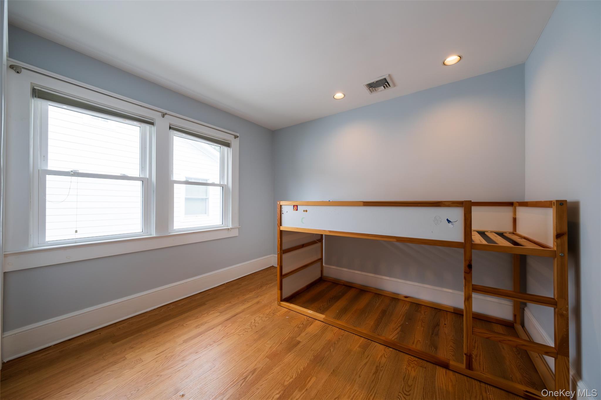 217 Larchmont Avenue Property Photo 15