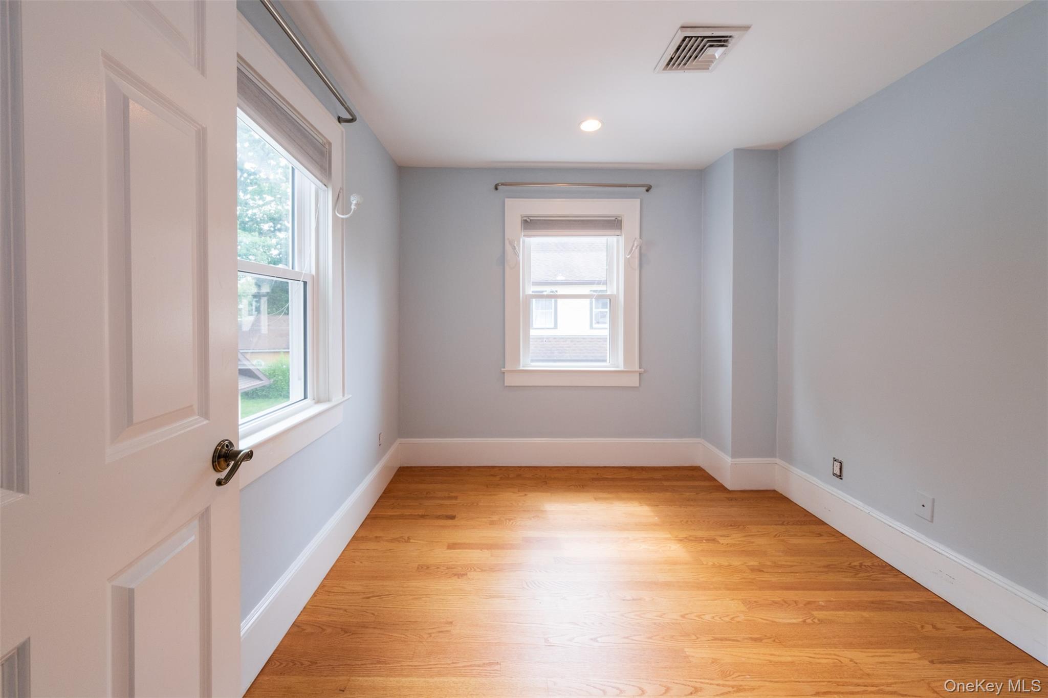 217 Larchmont Avenue Property Photo 16