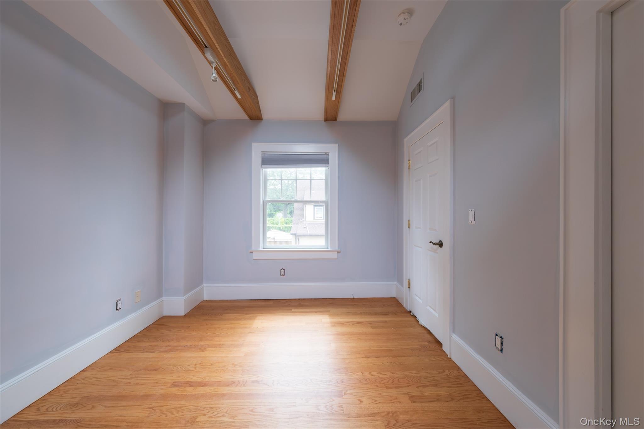 217 Larchmont Avenue Property Photo 17