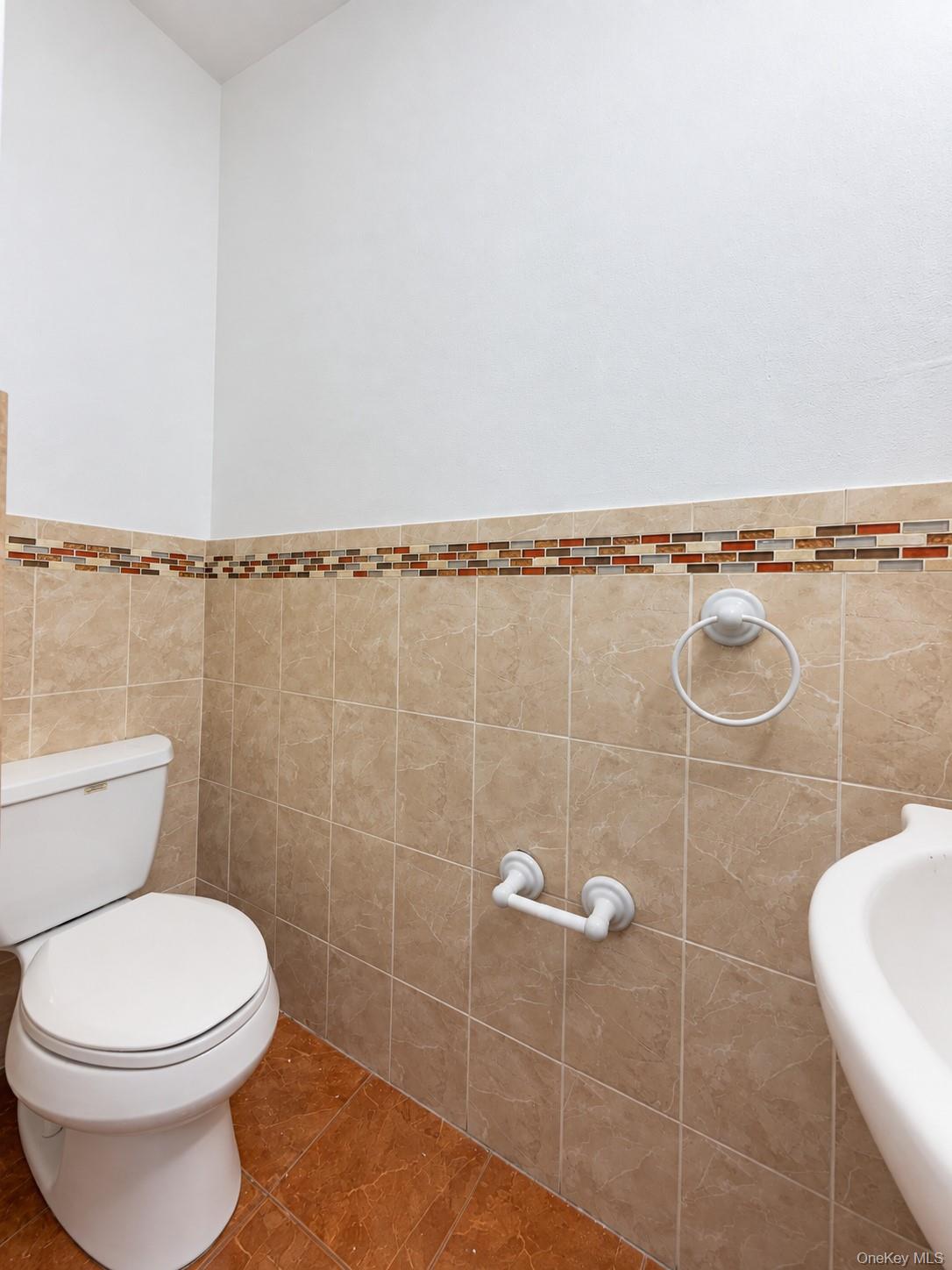 818 Trinity Avenue B Property Photo 9