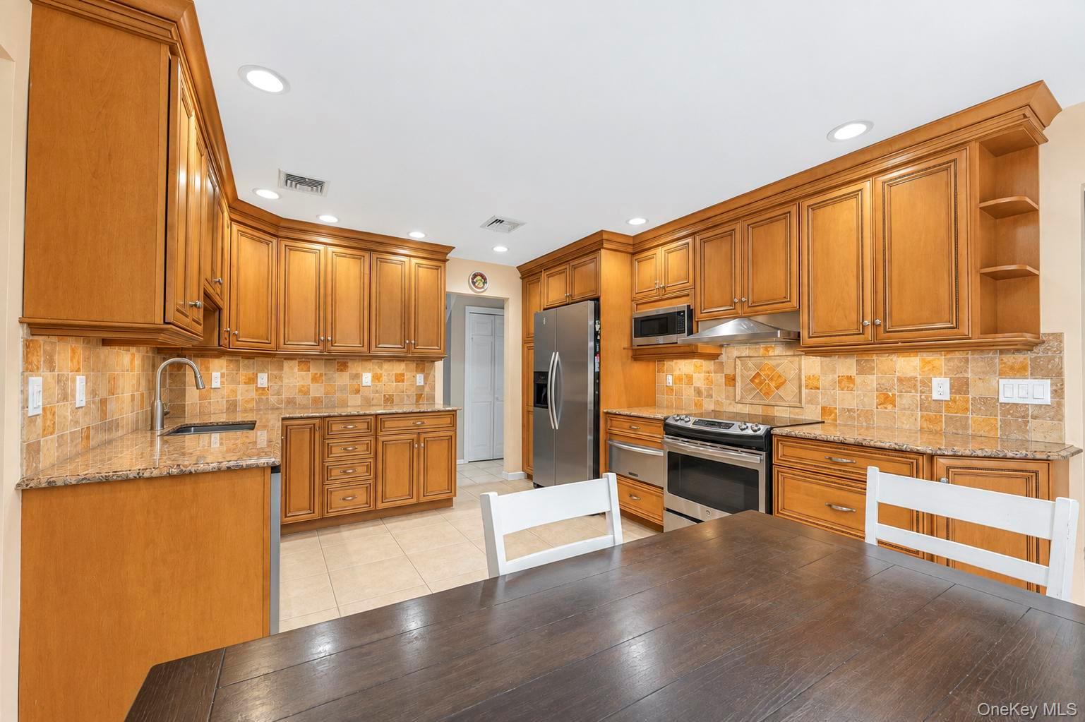 4 Hunting Hill Road Property Photo 2