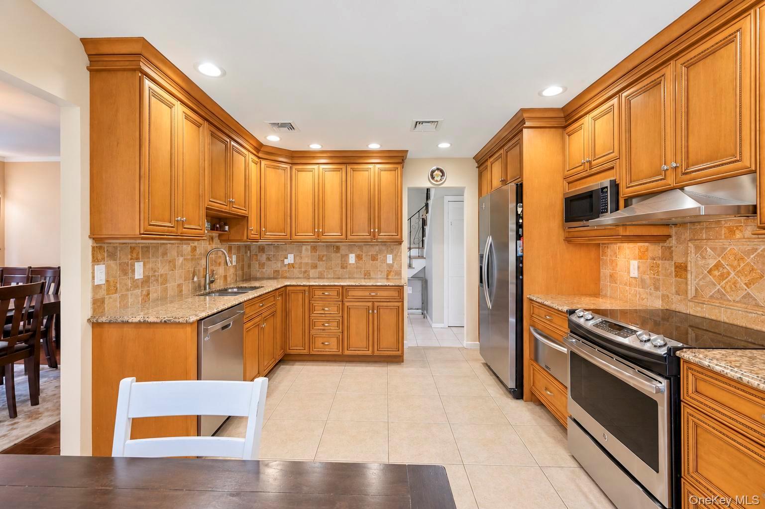 4 Hunting Hill Road Property Photo 3
