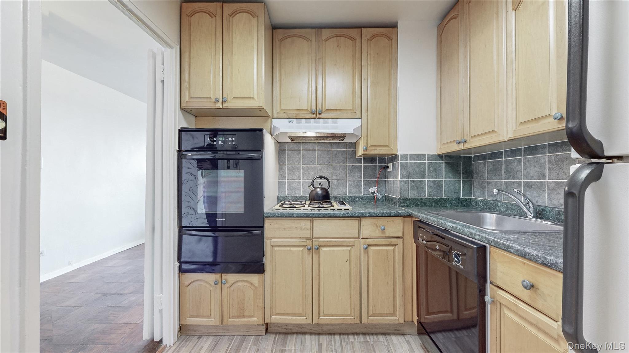 61-20 Grand Central Parkway A704 Property Photo 7