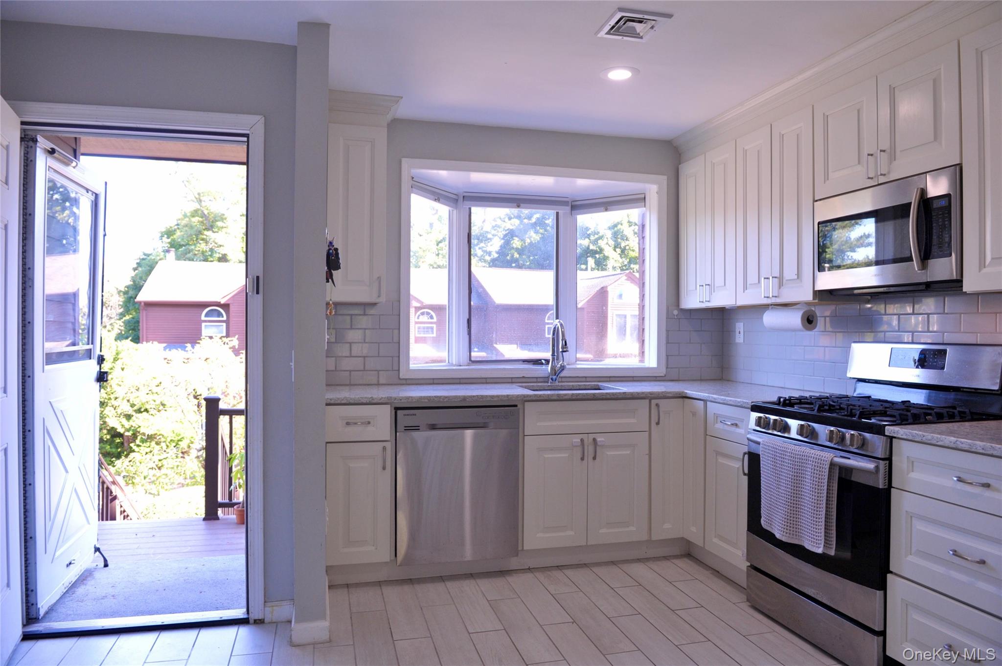 21 Knoll View Property Photo 2
