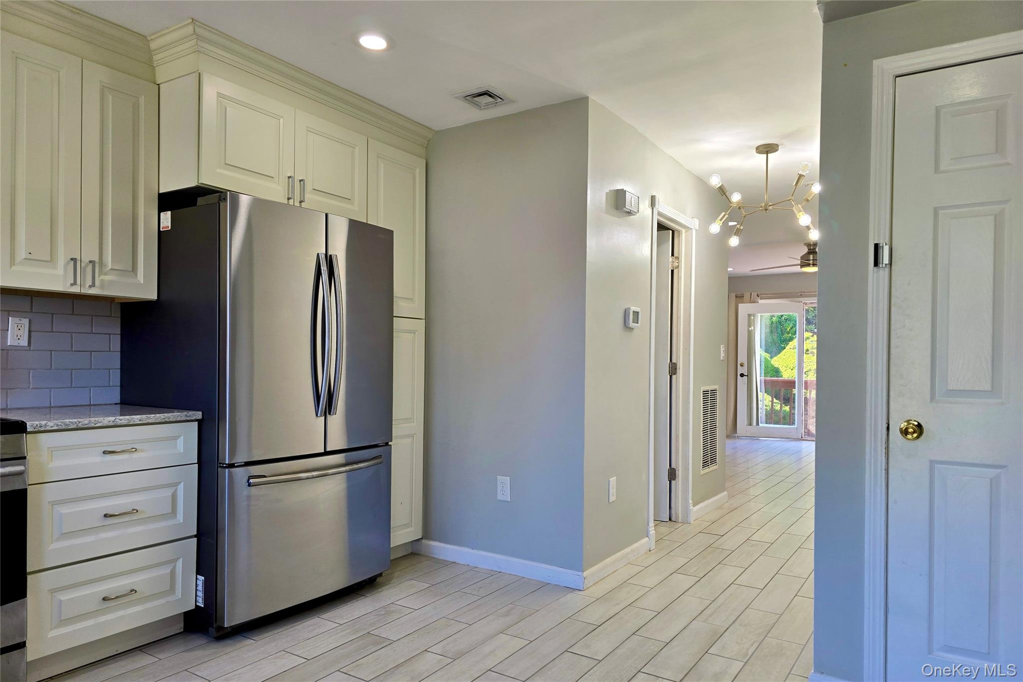 21 Knoll View Property Photo 3