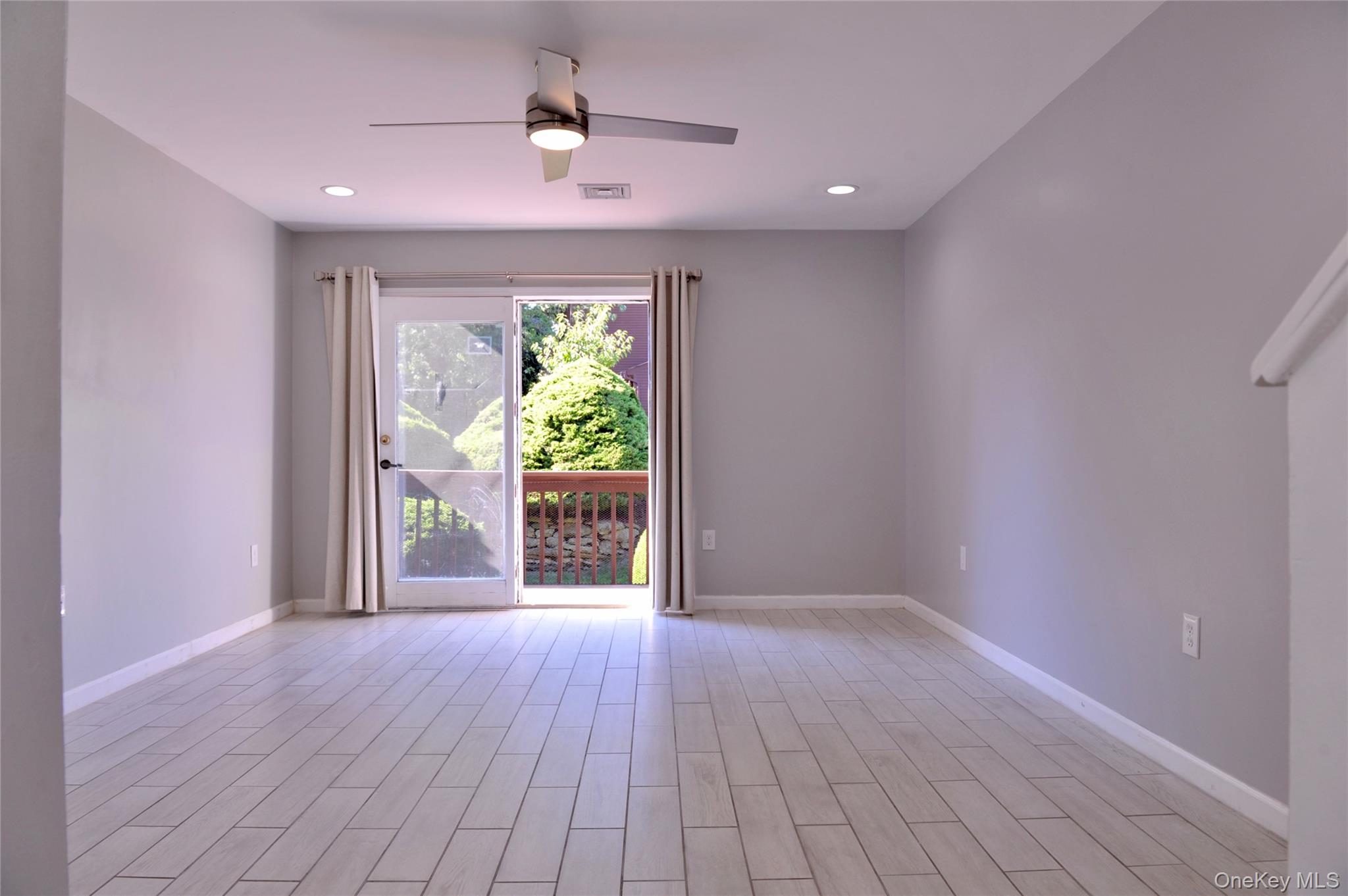 21 Knoll View Property Photo 4