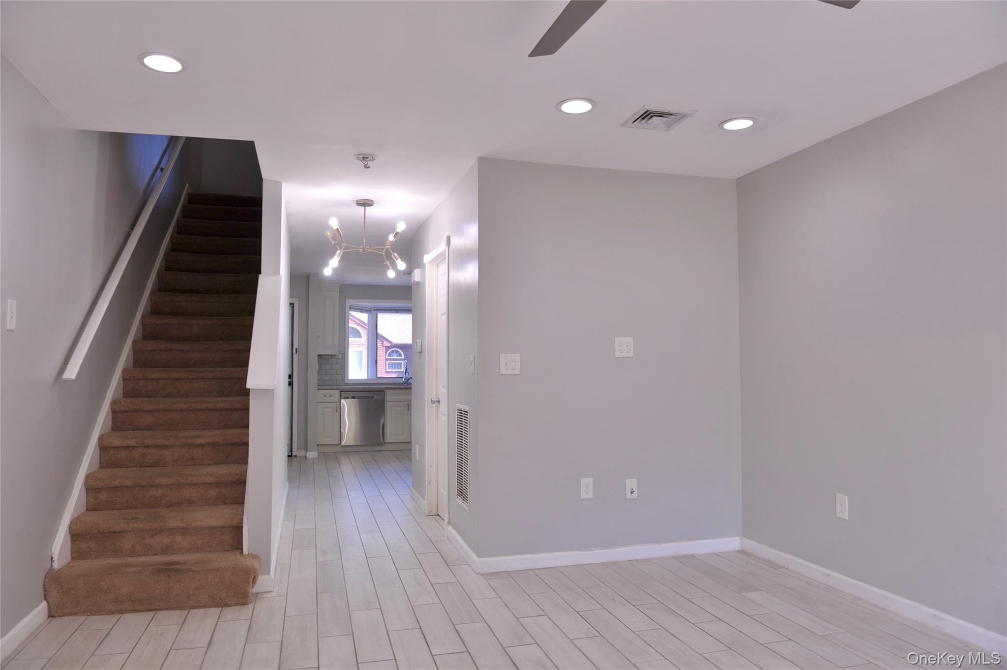 21 Knoll View Property Photo 5
