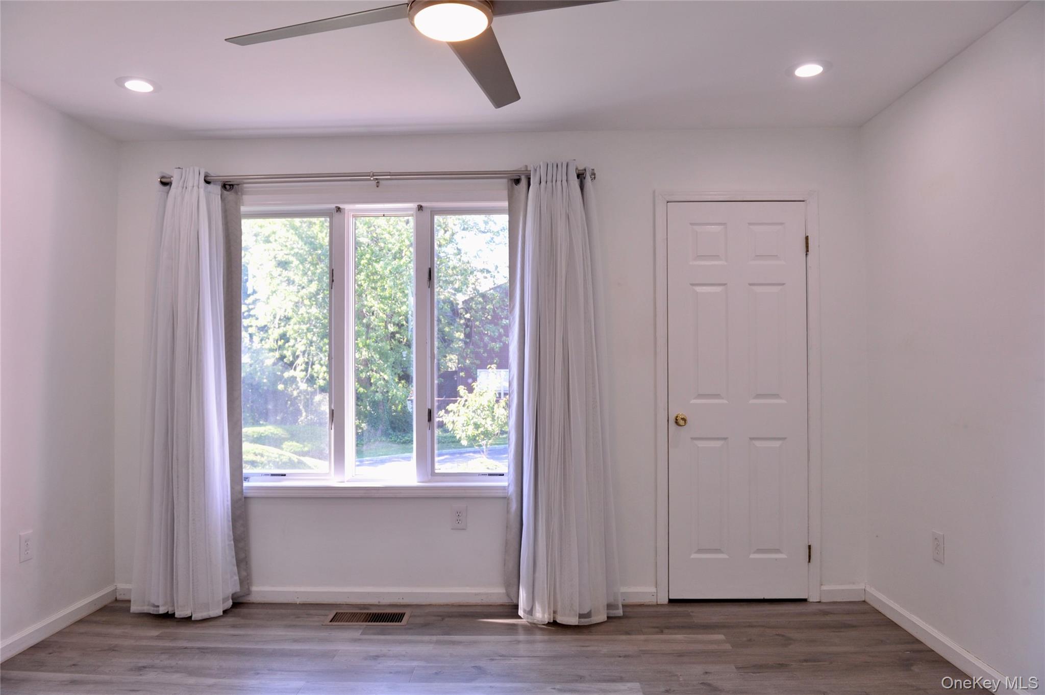 21 Knoll View Property Photo 6