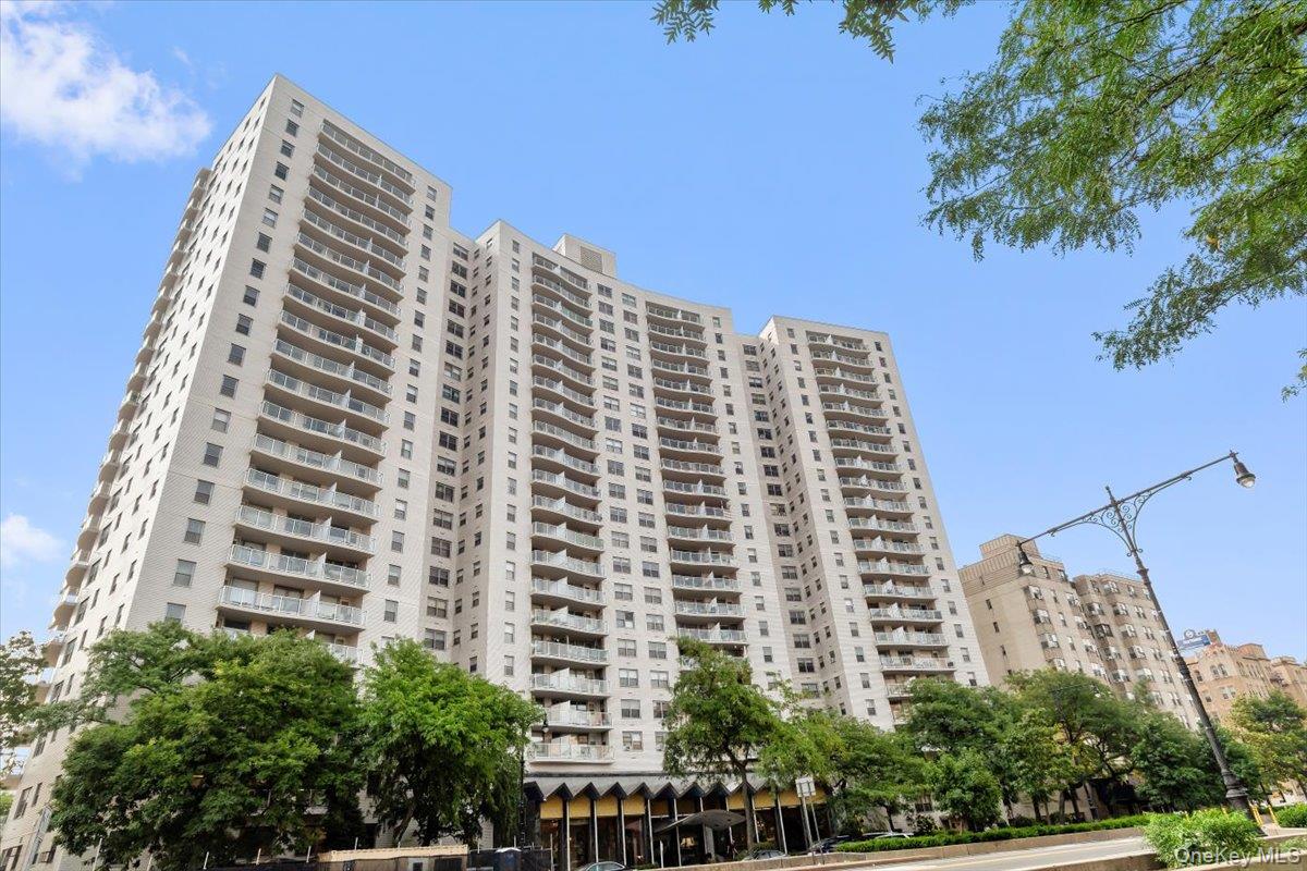 1020 Grand Concourse 17M Property Photo 1