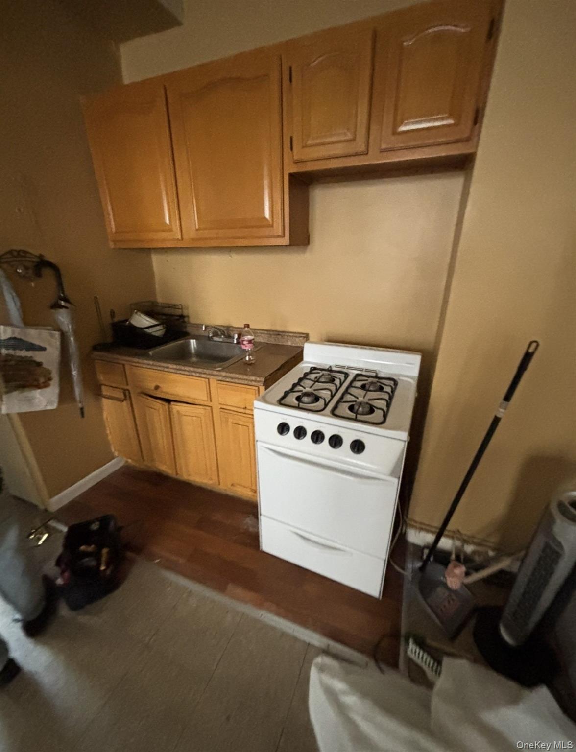2268 Strauss Street Property Photo 12
