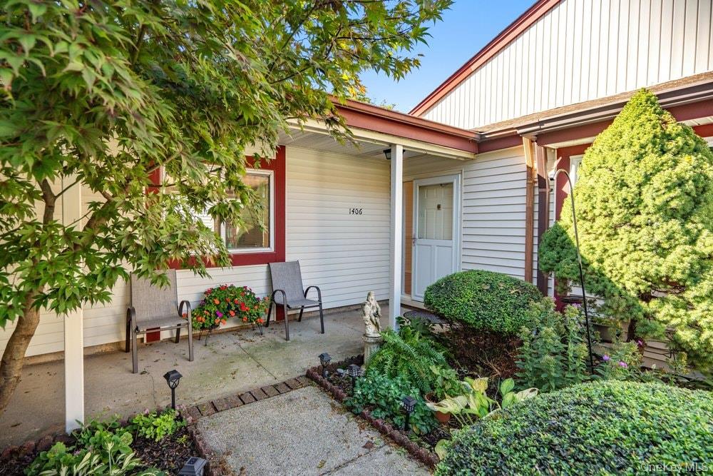 1406 Gotham Court Property Photo 1