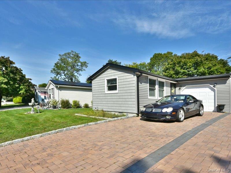 10 Greenwood Boulevard Property Photo 2