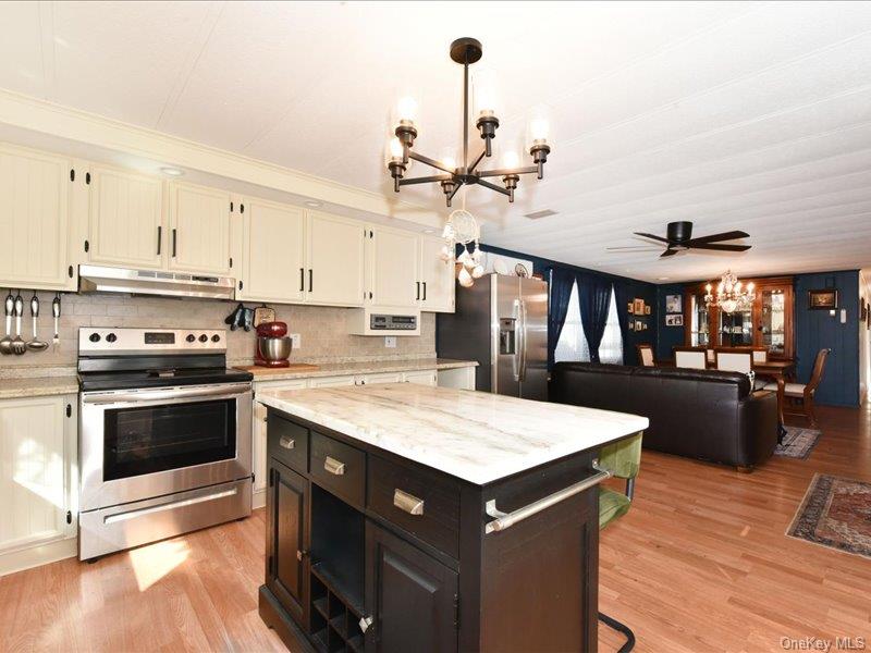 10 Greenwood Boulevard Property Photo 9