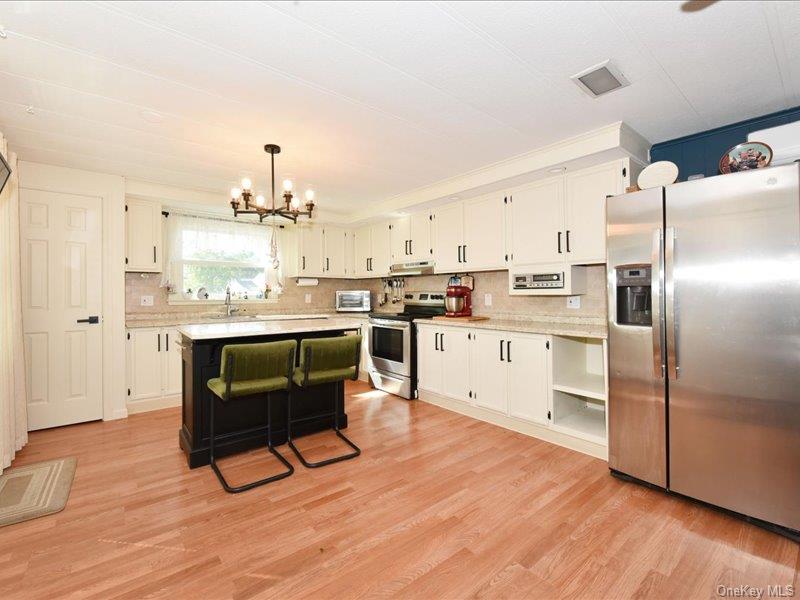 10 Greenwood Boulevard Property Photo 13