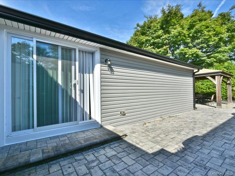 10 Greenwood Boulevard Property Photo 22