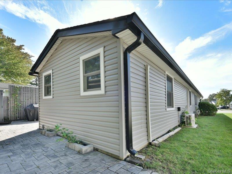10 Greenwood Boulevard Property Photo 23
