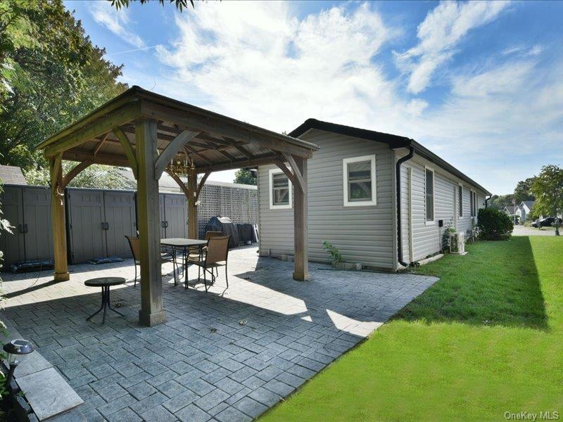 10 Greenwood Boulevard Property Photo 24
