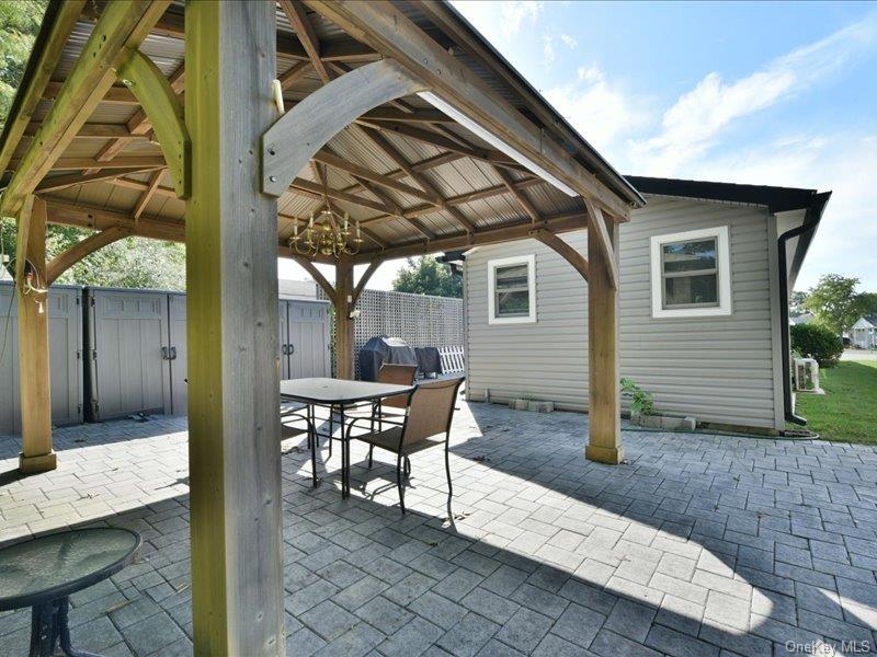 10 Greenwood Boulevard Property Photo 25