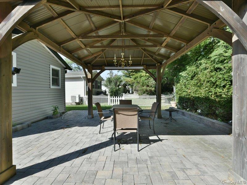 10 Greenwood Boulevard Property Photo 26