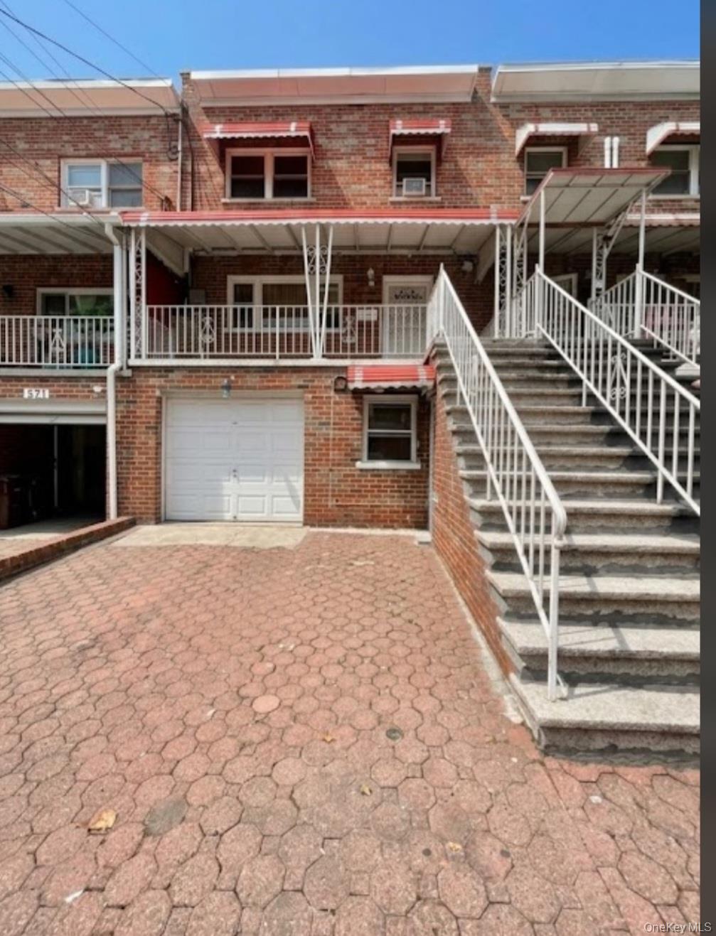 873 E 216th Street Property Photo 1