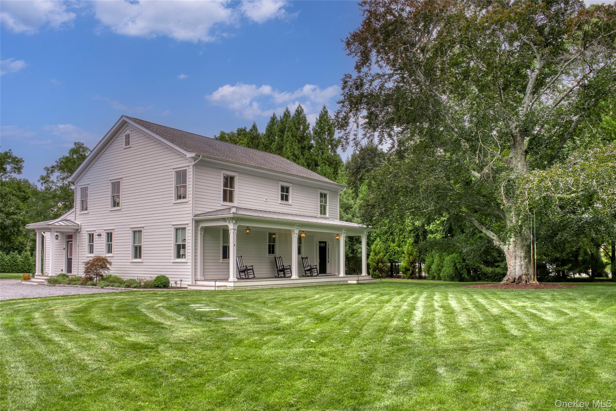 129 S Country Road Property Photo 2
