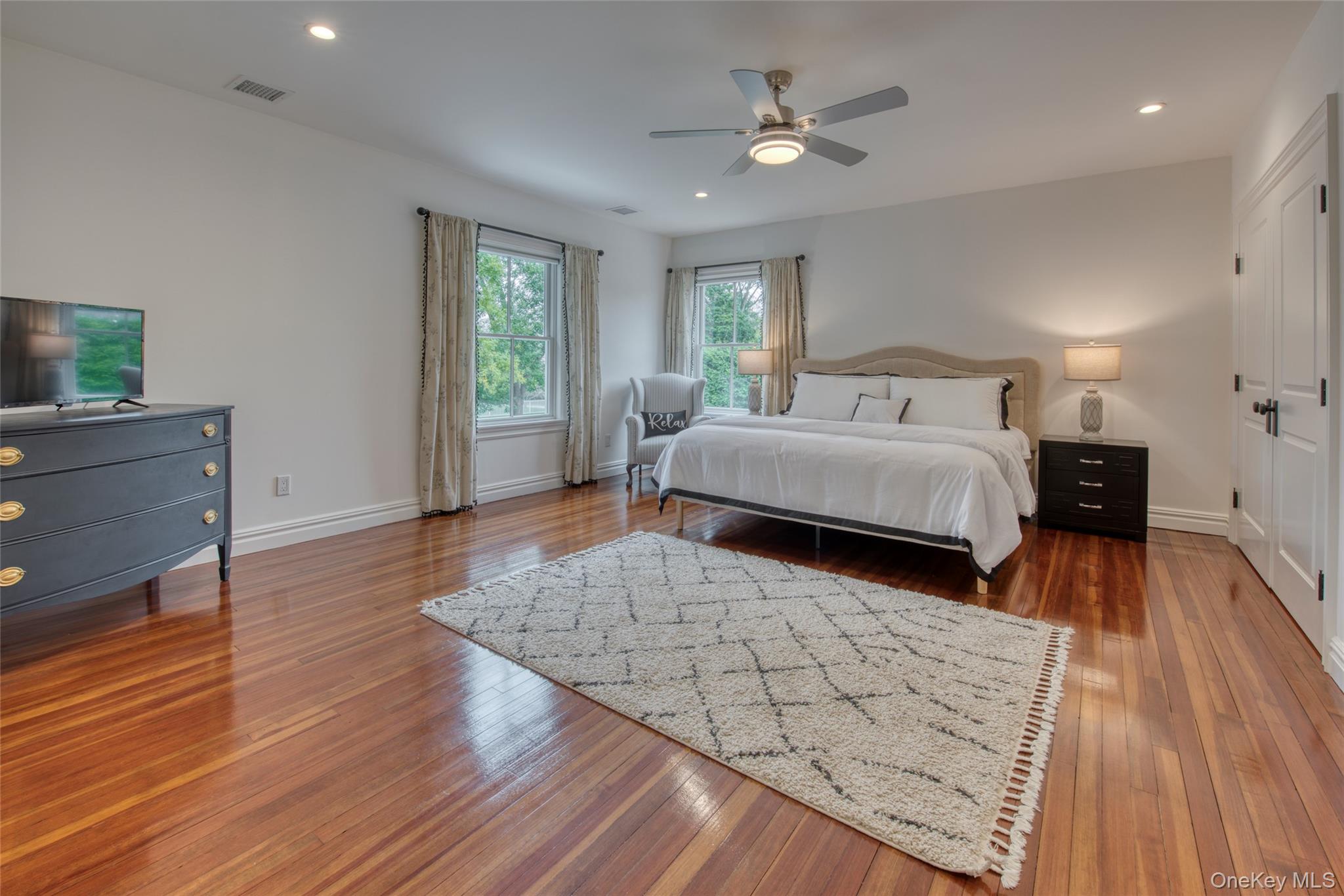 129 S Country Road Property Photo 14