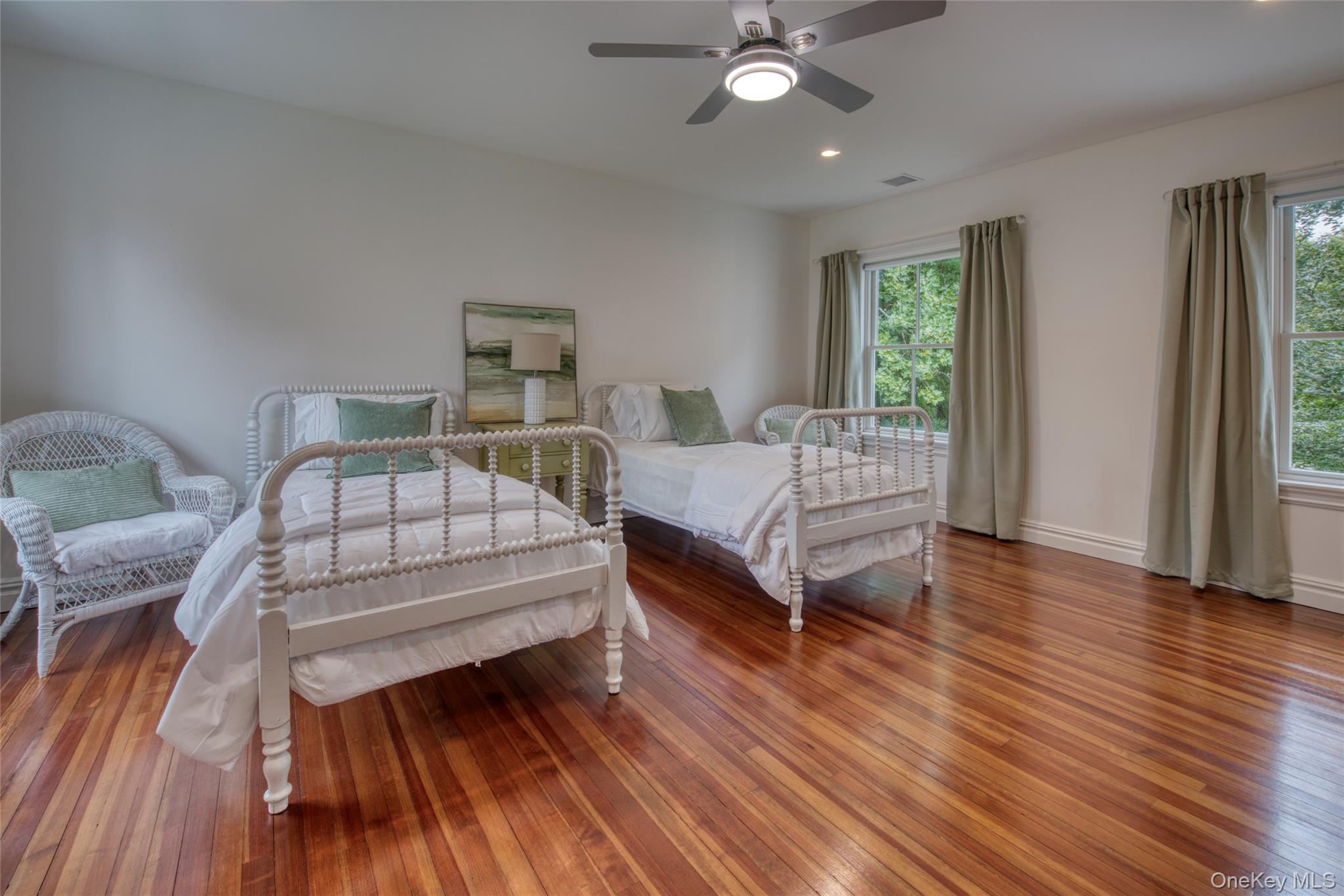 129 S Country Road Property Photo 15