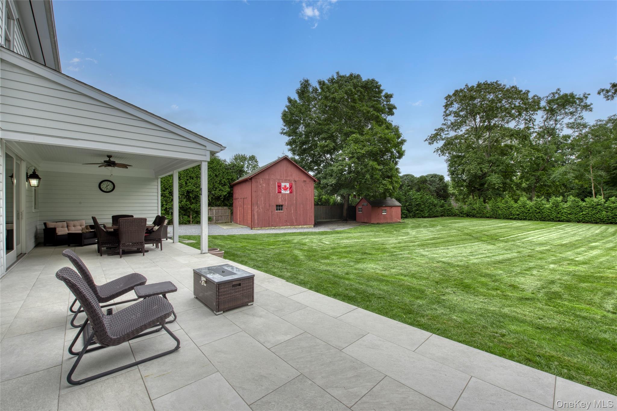 129 S Country Road Property Photo 22
