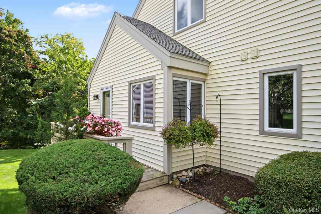 148 Fields Lane Property Photo 2