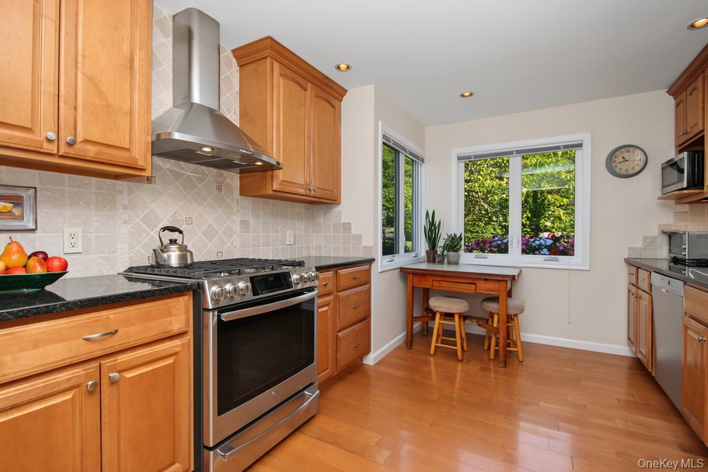 148 Fields Lane Property Photo 4